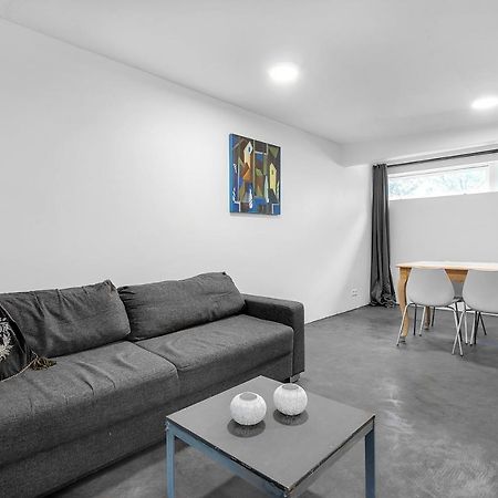 Lovely Studio Apartment With Hot Tub Reykjavik Bagian luar foto