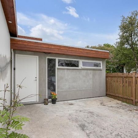 Lovely Studio Apartment With Hot Tub Reykjavik Bagian luar foto