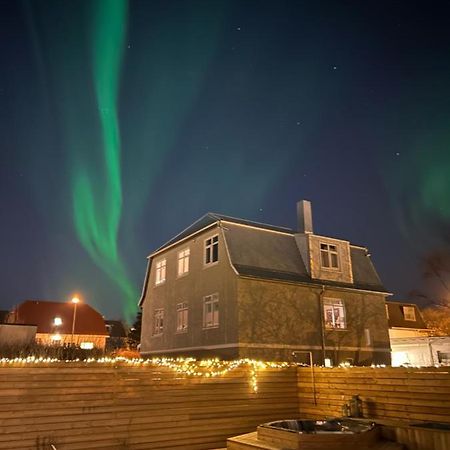 Lovely Studio Apartment With Hot Tub Reykjavik Bagian luar foto