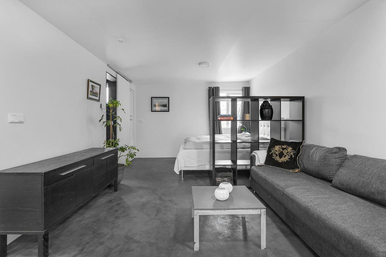 Lovely Studio Apartment With Hot Tub Reykjavik Bagian luar foto