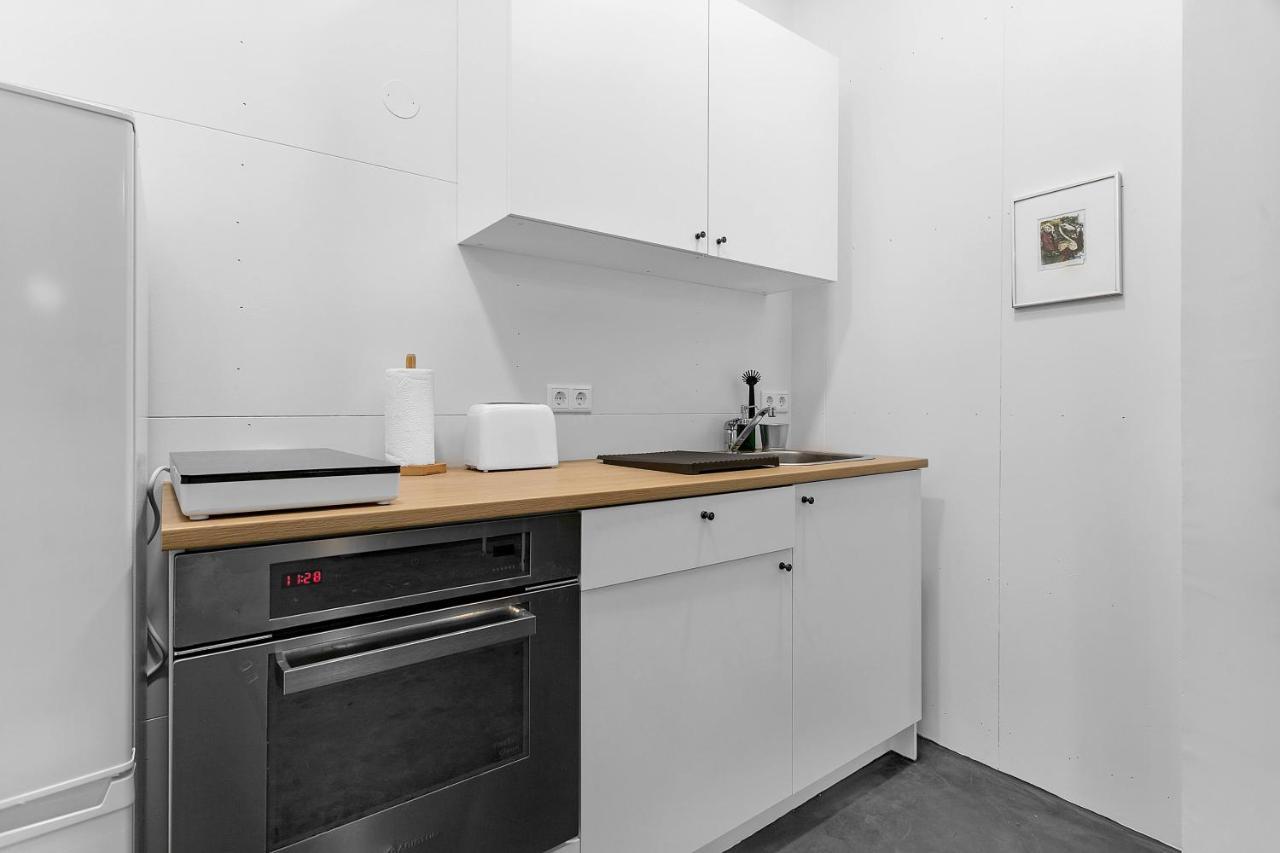 Lovely Studio Apartment With Hot Tub Reykjavik Bagian luar foto