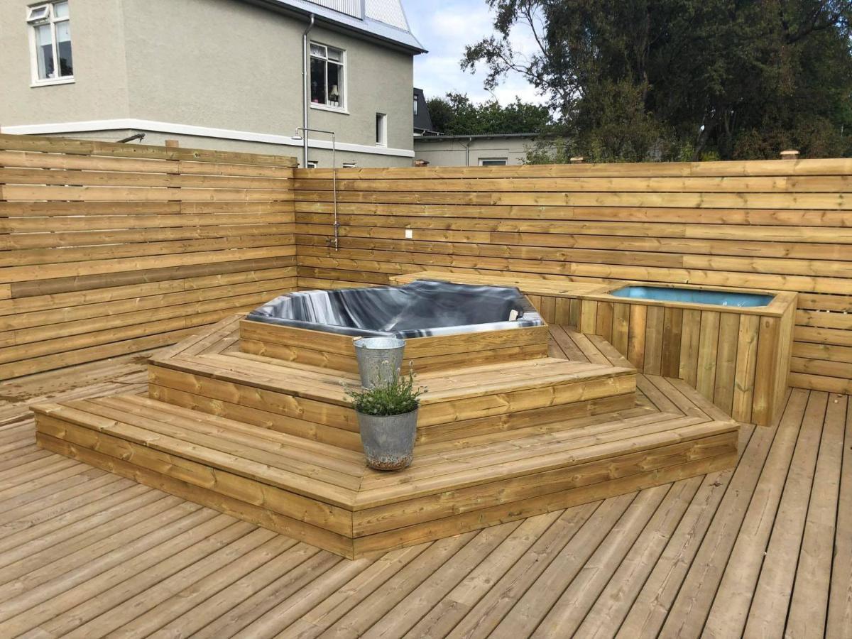 Lovely Studio Apartment With Hot Tub Reykjavik Bagian luar foto