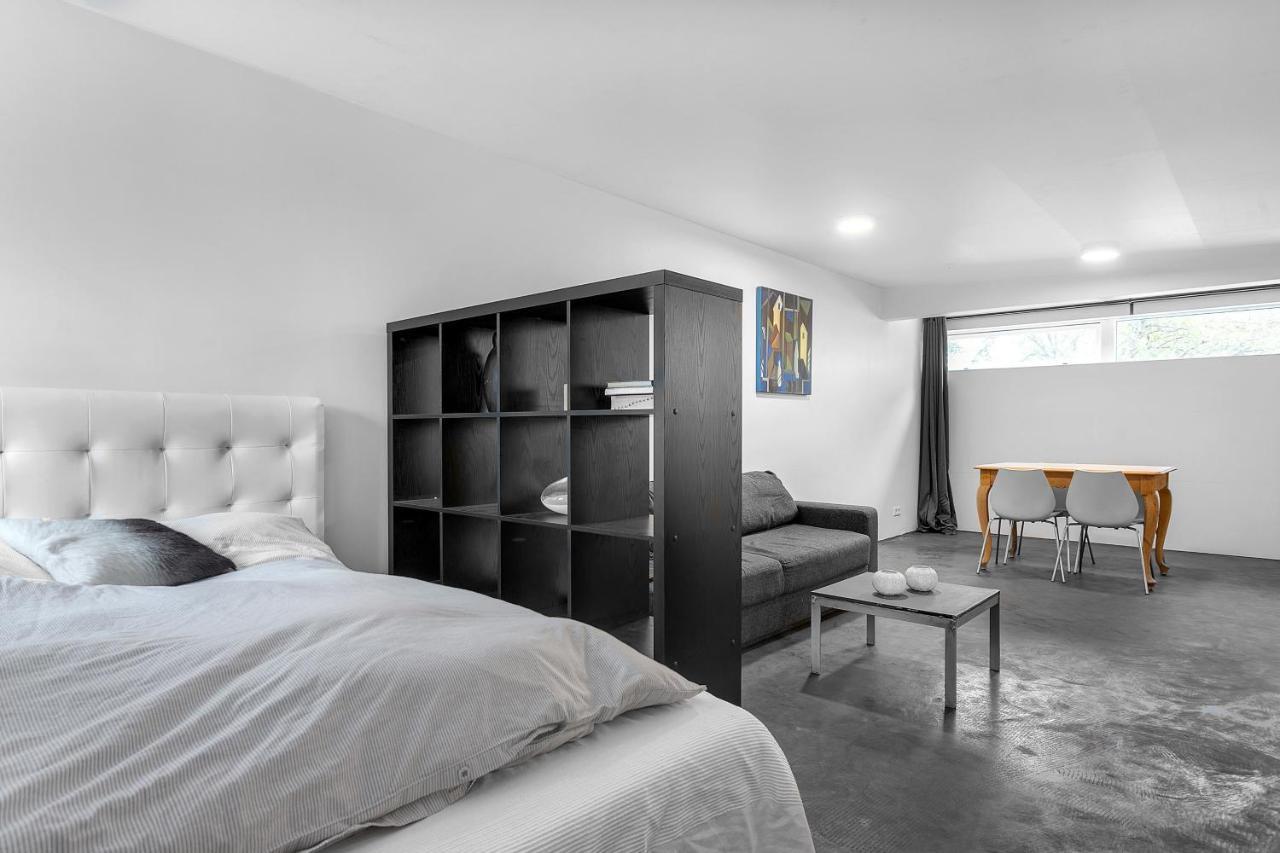 Lovely Studio Apartment With Hot Tub Reykjavik Bagian luar foto