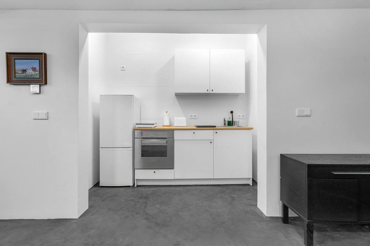 Lovely Studio Apartment With Hot Tub Reykjavik Bagian luar foto